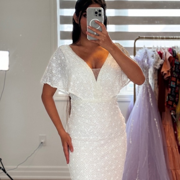 Elegant White Sequin Gown - Perfect Condition, Size Small - Picture 1 of 10